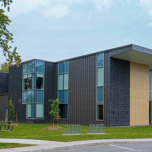 The Beloeil Leisure Centre, a green building that conserves drinking water with the Rewatec rainwater harvesting system.