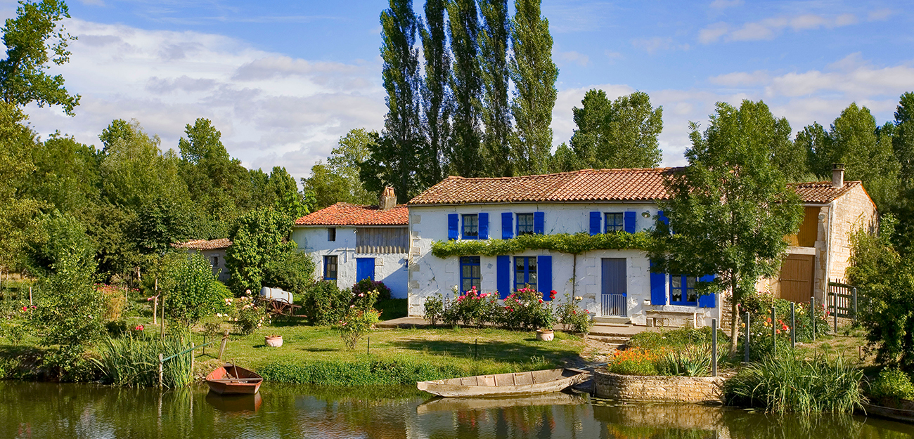 maison bord de l'eau