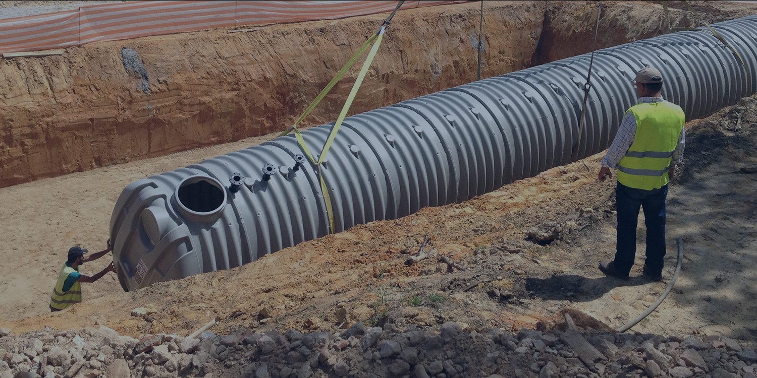 Premier Tech Water and Environment and partners installing a high-capacity underground liquid storage tank in Portugal.