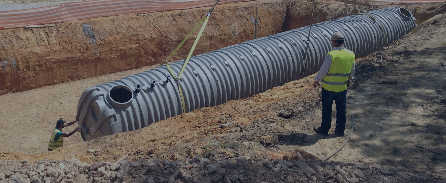 Premier Tech Water and Environment and partners installing a high-capacity underground liquid storage tank in Portugal.