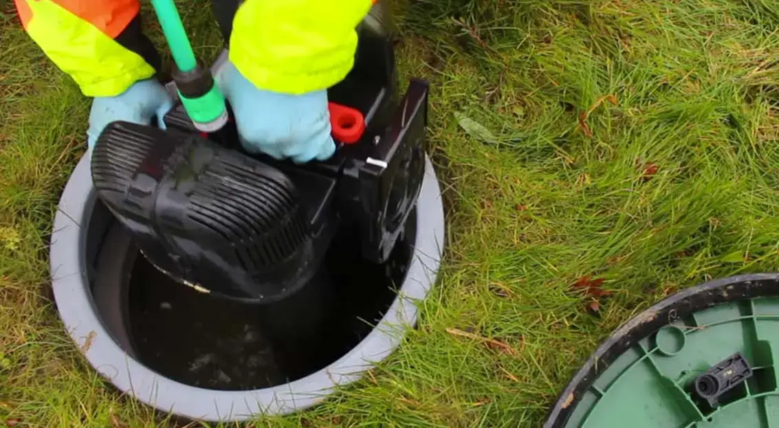 Mantenimiento de plantas de tratamiento de agua doméstica.