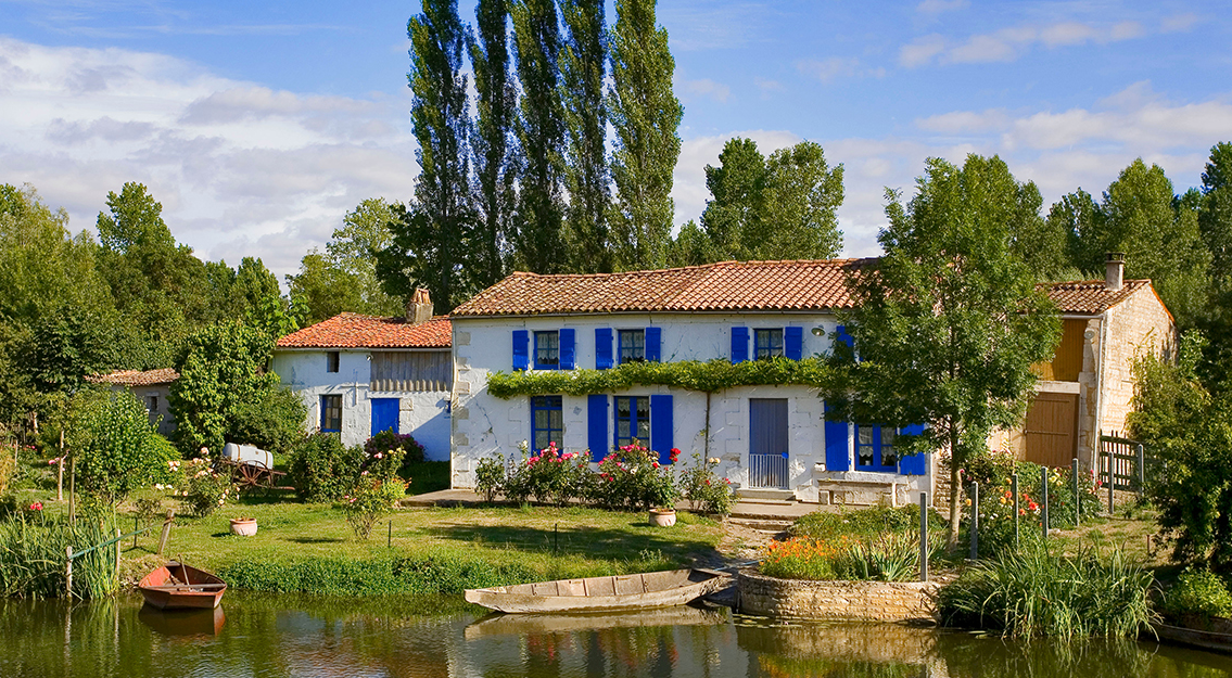 maison bord de l'eau