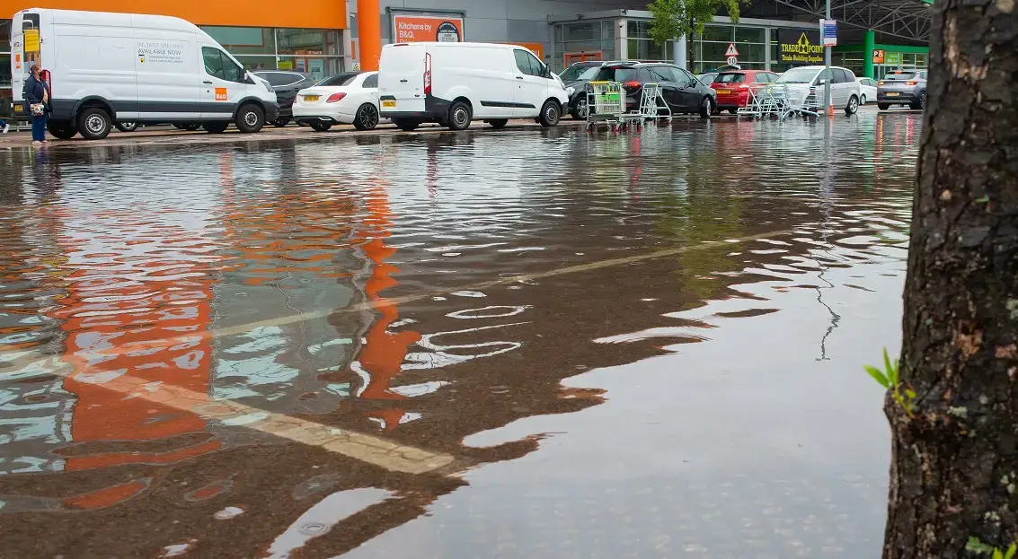 Surface water management with oi/water separators 