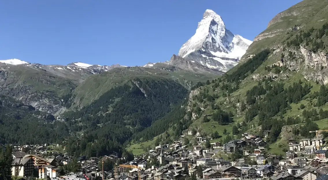 Zermatt, Schweiz, mit dem Matterhorn im Hintergrund.