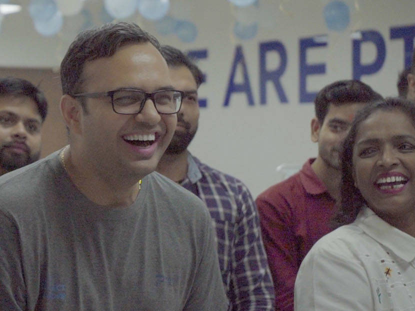Équipiers de Premier Tech Eau et Environnement célébrant au bureau de l'entreprise à Noida, en Inde.