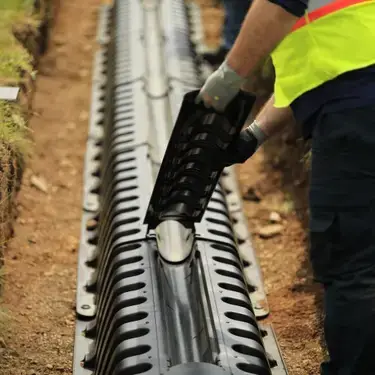 Integrated distribution channel in Rewatec leach field chambers.