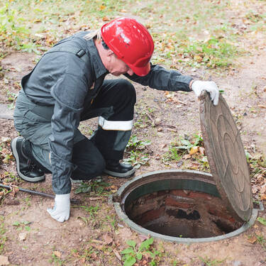 septic-emptying-1200x800.jpg Emptying a septic tank in the UK.