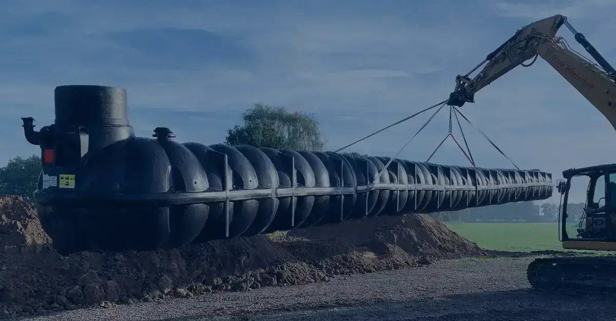 Installation eines Rewatec NEO Regenwassertanks in Deutschland.