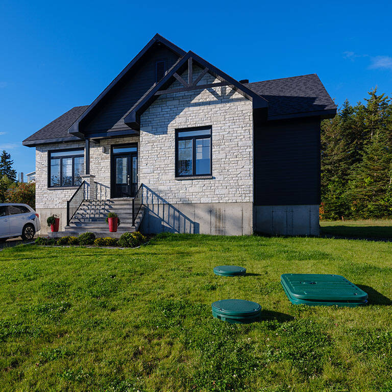 Maison résidentielle avec installation septique Ecoflo.