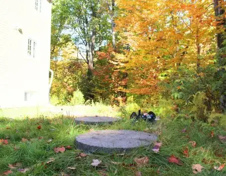 Couvercles de béton d'une installation septique Bionest